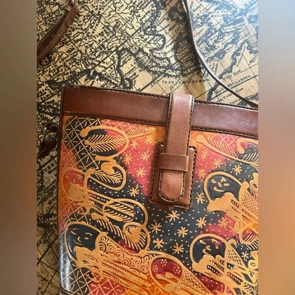Vintage Artisan Leather Crossbody Bag - Picture 11 of 16